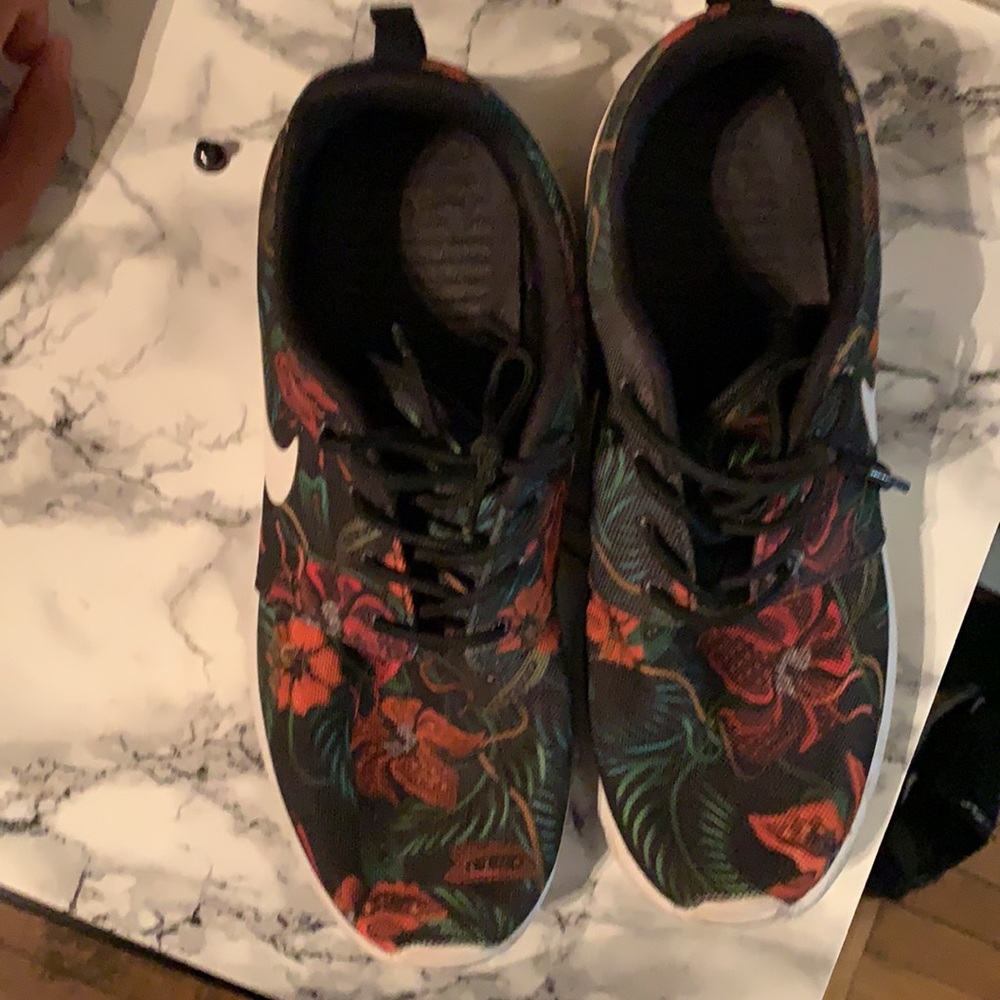 Nike Roche - Picture 3 of 4